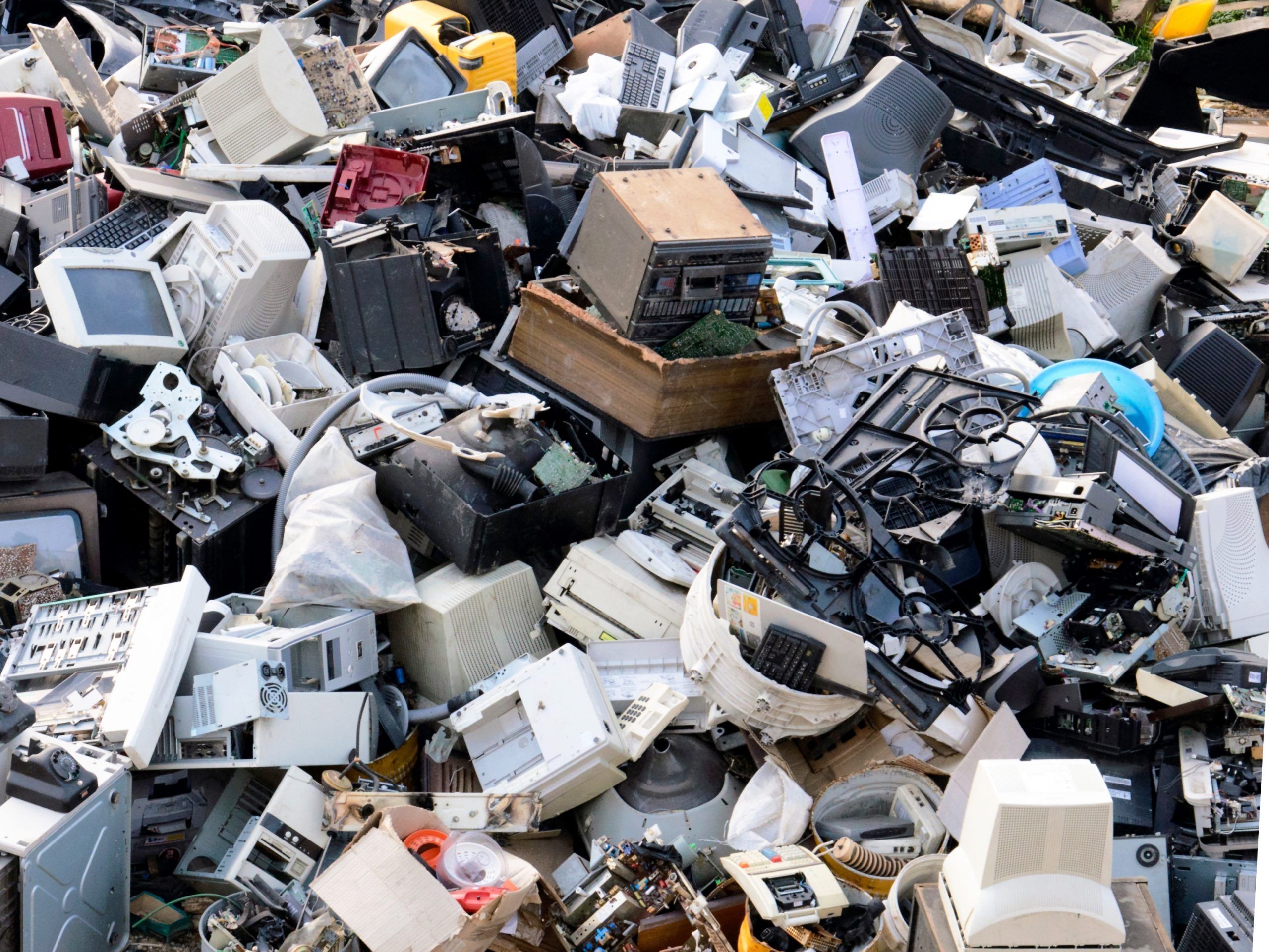 Perks Of Computer Waste Recycling In Business Set Up