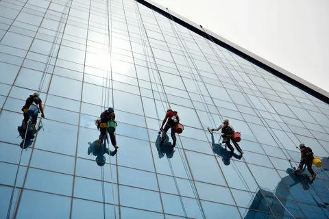 Why Are Rope Access Cleaning Services Ideal For High Rise Maintenance?
